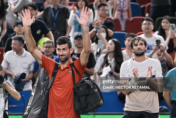 Tay vợt hạng 204 thế giới hạ Djokovic lập kỷ lục, "Nole" tâm phục khẩu phục
