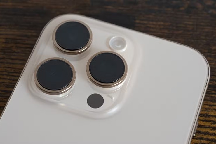 iPhone 16 Pro có thêm ống kính tele 12 MP mang lại lợi thế rõ ràng.