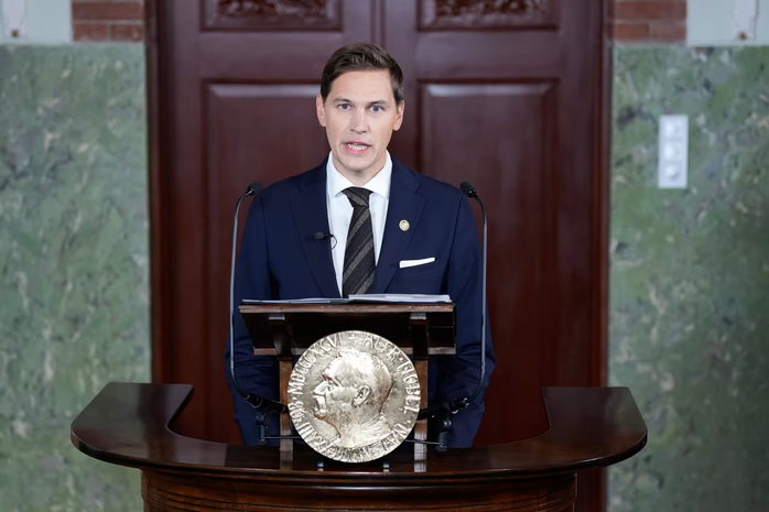 Chủ tịch Ủy ban Nobel, Jørgen Watne Frydnes, thông báo chủ nhân giải Nobel Hòa bình năm 2025 tại Oslo - Na Uy ngày 10-10. Ảnh: NTB Scanpix/AP