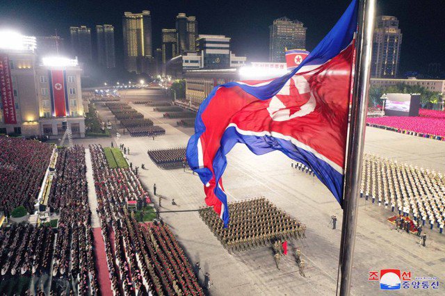 Triều Tiên tổ chức duyệt binh tại quảng trường Kim Nhật Thành ở thủ đô Bình Nhưỡng đêm 10-10 - Ảnh: KCNA