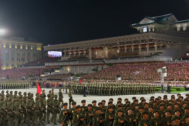 Chùm ảnh: Triều Tiên duyệt binh trong đêm kỷ niệm 80 năm ngày thành lập Đảng Lao động - 8