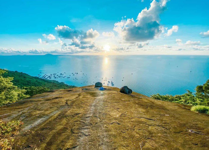 CLIP: Xôn xao 4 con vật lạ trắng như tuyết trên đỉnh Ma Thiên Lãnh - 2