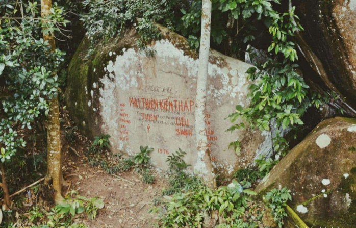 Ma Thiên Lãnh là điểm du lịch nổi tiếng ở Hòn Sơn với nhiều câu chuyện và dấu tích ly kỳ