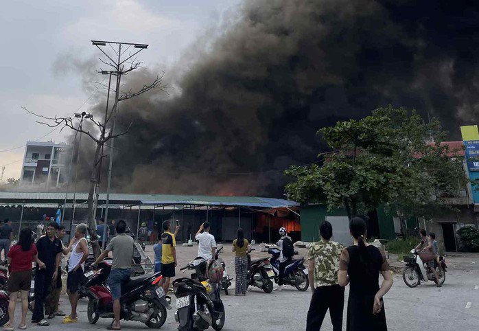 Vụ hỏa hoạn khiến nhiều gian hàng bị hư hại nặng