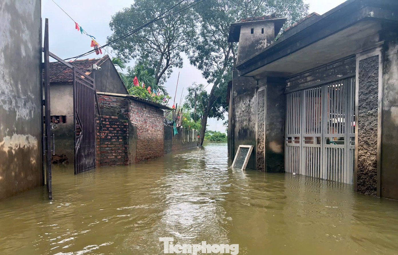 Những ngôi nhà trong biển nước ở ngoại thành Hà Nội - 4
