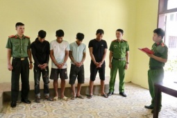 An ninh - Xã hội - Bắt 4 anh em lợi dụng dân bỏ nhà chạy lũ để trộm cắp tài sản
