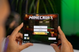 Mức giá đắt đỏ không khiến iPhone Fold hạ nhiệt