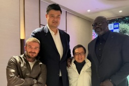 Giải trí - Thành Long, David Beckham thành 'người tí hon' bên Yao Ming