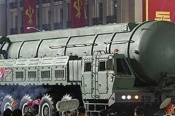Tên lửa Hwasong-20 AI tầm bắn 15.000km, công nghệ hạt nhân đỉnh cao, 'thay đổi quân sự toàn cầu'