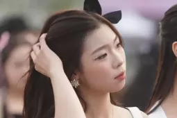 Hàng vạn em xinh đổ về Mỹ Đình
