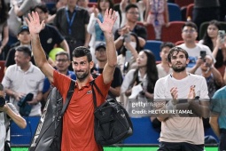 Tay vợt hạng 204 thế giới hạ Djokovic lập kỷ lục, "Nole" tâm phục khẩu phục
