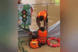 Tin tức trong ngày - Lực lượng Công an kịp thời cứu bà cụ giữa dòng lũ ở Lạng Sơn