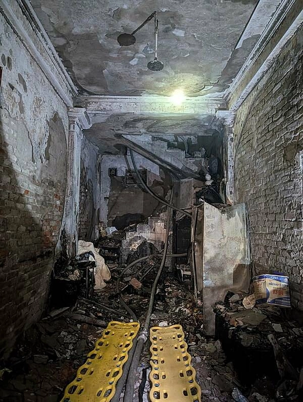 Hiện trường tầng 1 ngôi nhà cháy ở ngõ phố Kim Hoa. Ảnh: Công an cung cấp