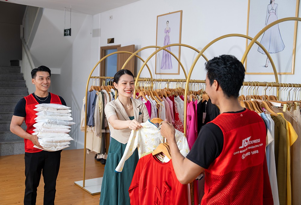 J&T Express là trợ thủ đắc lực cho khách hàng vãng lai, cá nhân và hộ kinh doanh nhỏ lẻ