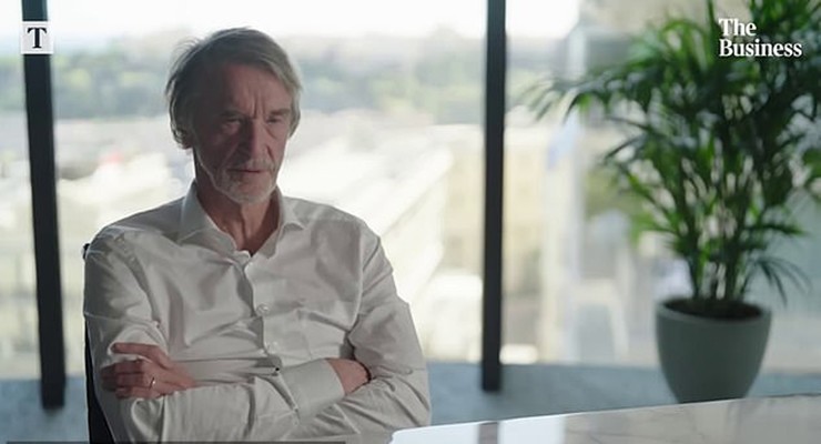 Sir Jim Ratcliffe trong buổi phỏng vấn - nơi ông khẳng định sẽ không sa thải Ruben Amorim