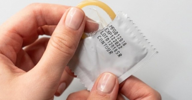 Điều gì xảy ra khi dùng bao cao su hết hạn?