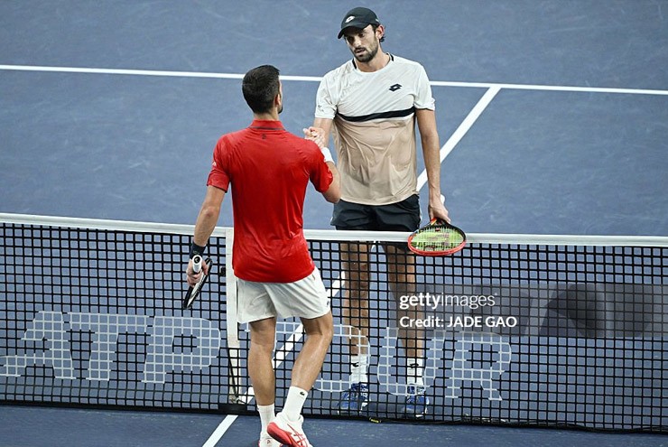 Vacherot có màn trình diễn đáng nhớ trước Djokovic