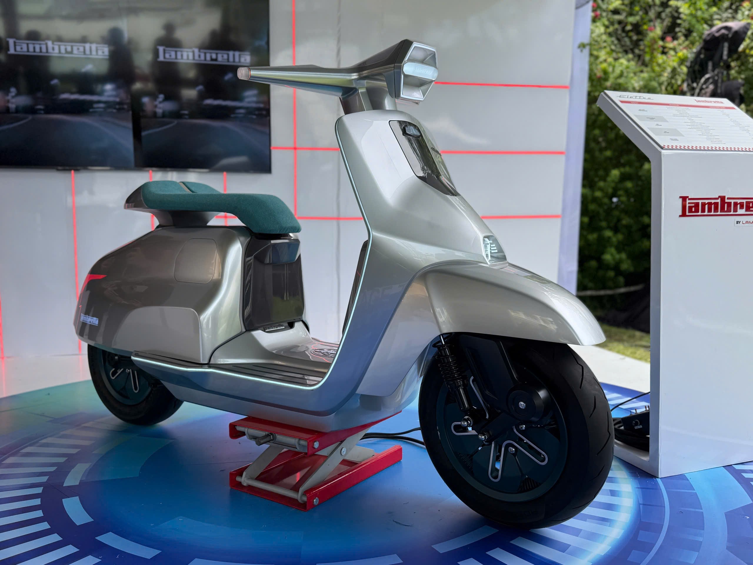 Loạt xe tay ga Lambretta công bố giá bán tại Việt Nam - 10