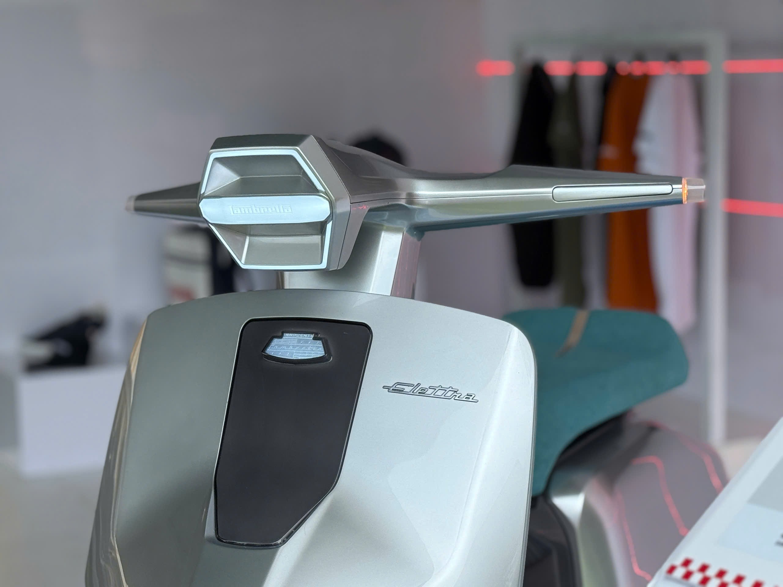 Loạt xe tay ga Lambretta công bố giá bán tại Việt Nam - 11