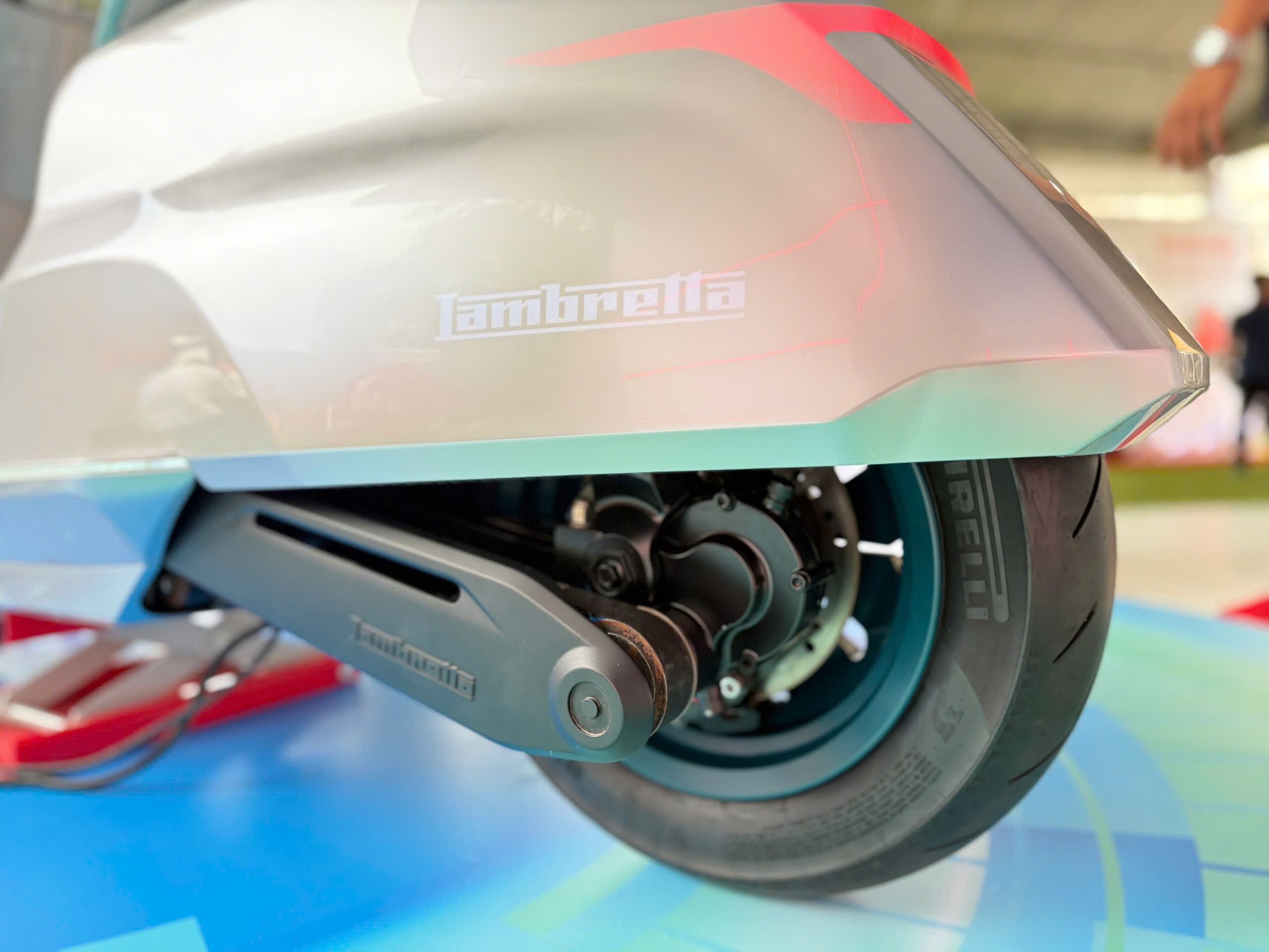 Loạt xe tay ga Lambretta công bố giá bán tại Việt Nam - 12