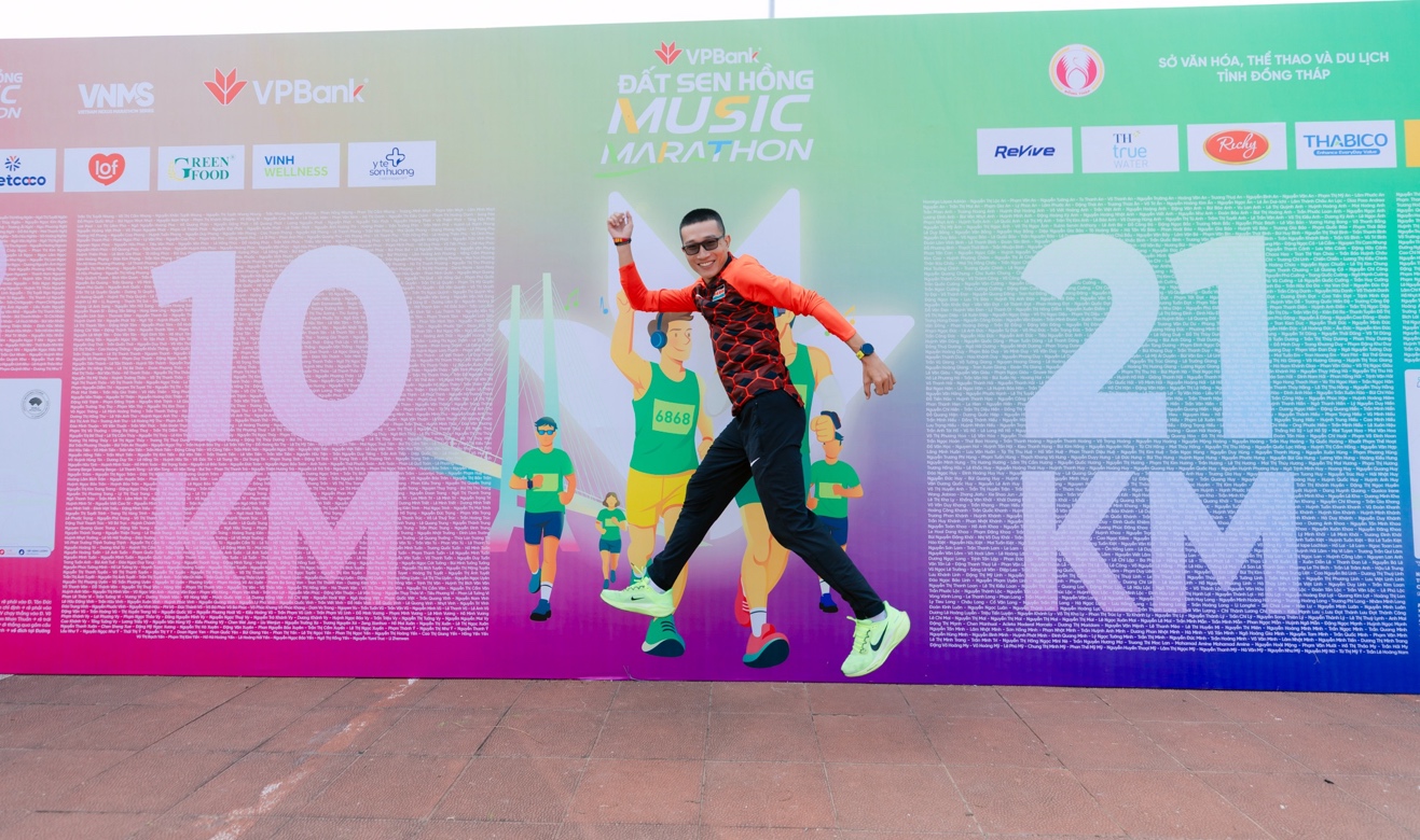 Dàn trai xinh gái đẹp nô nức “check in” tại VPBank Đất Sen Hồng Music Marathon 2025 - 3