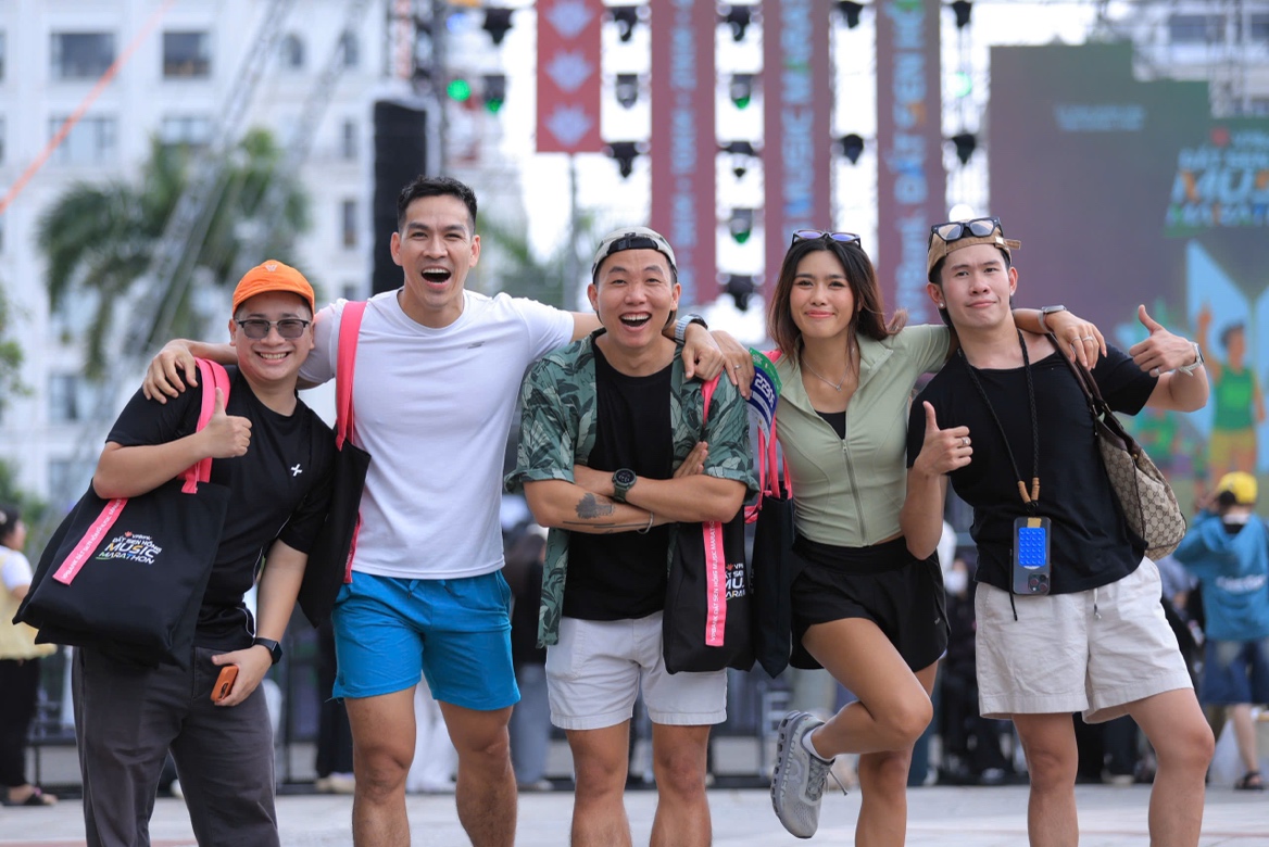 Dàn trai xinh gái đẹp nô nức “check in” tại VPBank Đất Sen Hồng Music Marathon 2025 - 1