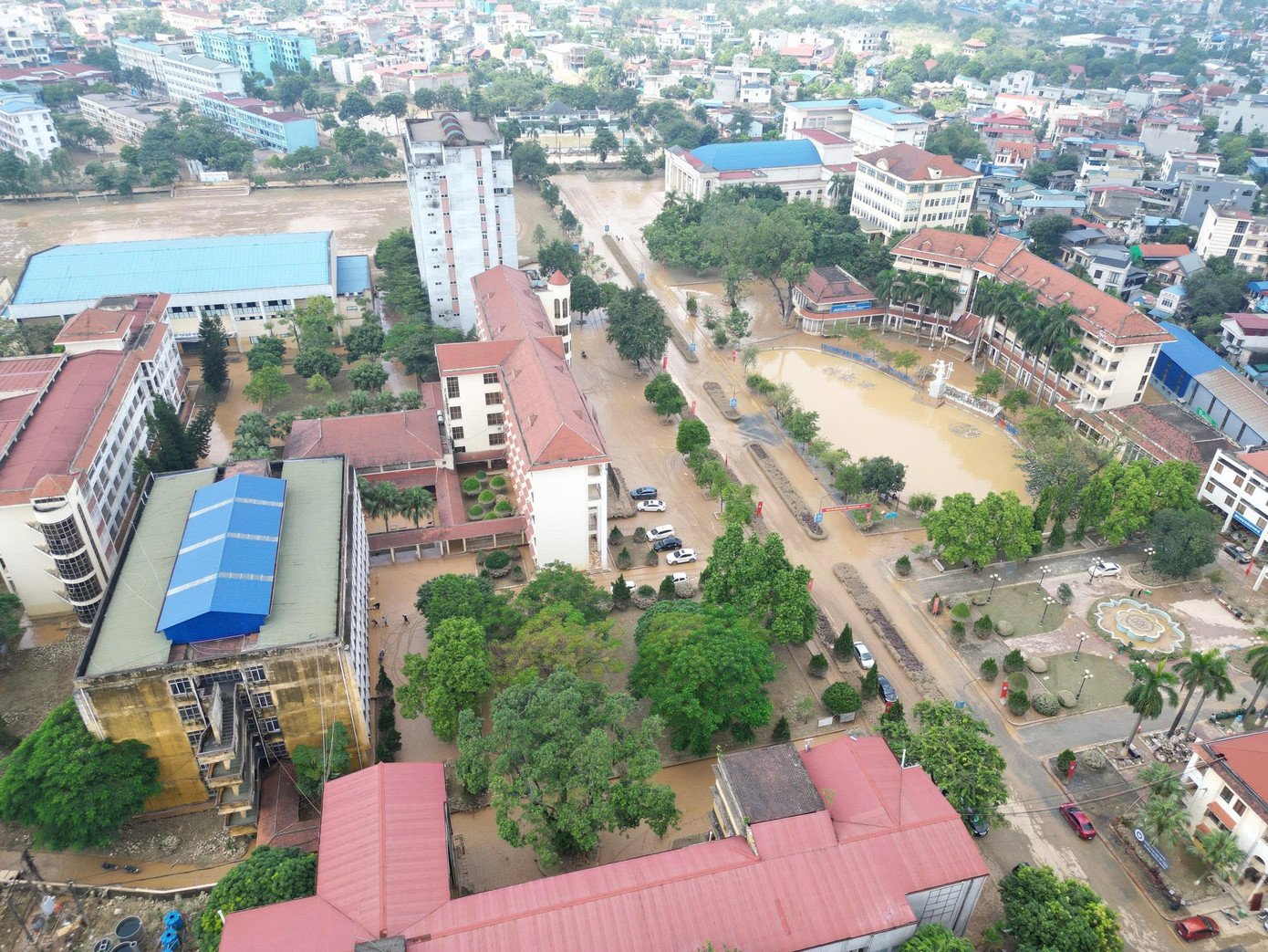 ĐH Sư phạm - ĐH Thái Nguyên tan hoang sau mưa lũ