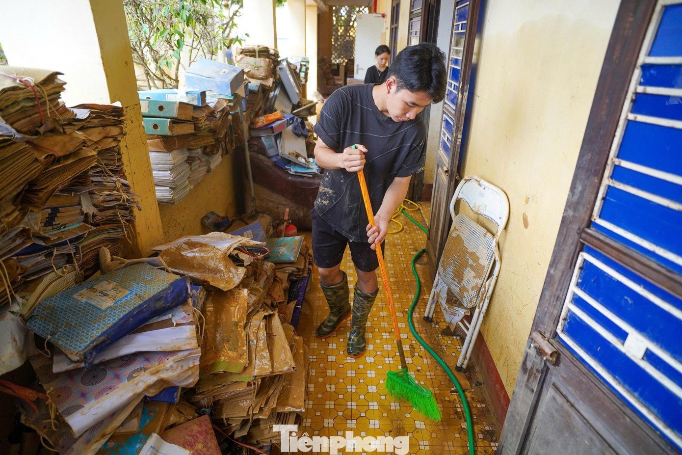 Thái Nguyên: Đại học Sư phạm tan hoang sau lũ, học bạ, con dấu trôi khắp nơi - 9