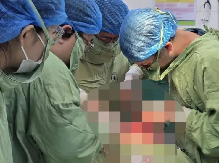 Cô gái 27 tuổi vỡ tử cung do dùng thuốc phá thai mua trên mạng. Ảnh: BVCC