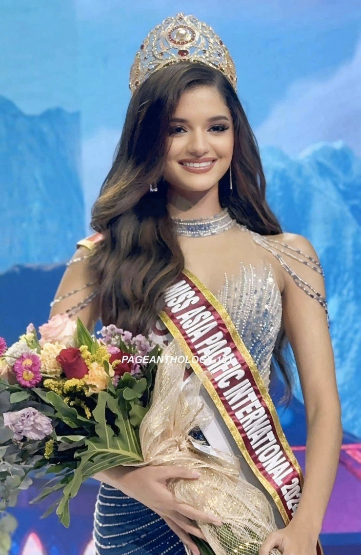  Janelis Leyba bỏ về nước sau trận động đất mạnh 6,9 độ richter ở Philippines hôm 30/9.