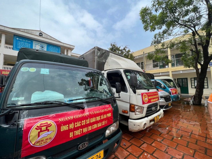 Hà Nội: Nhiều học sinh vẫn phải dùng thuyền đi học - 4