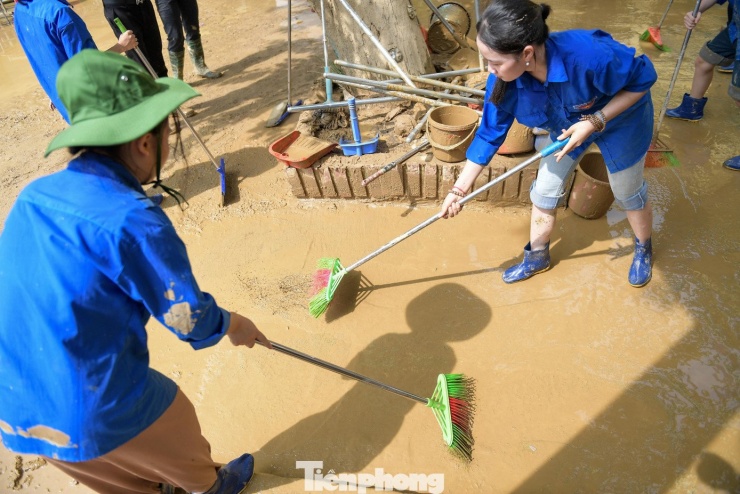 Nhiều trường mầm non ở Thái Nguyên tan hoang, bùn đất phủ kín sau bão lũ - 15