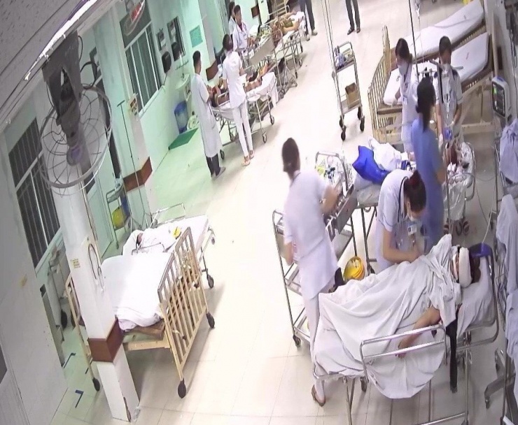 7 nạn nhân vụ tai nạn giao thông nhập viện trong tình trạng đa chấn thương. Ảnh BV