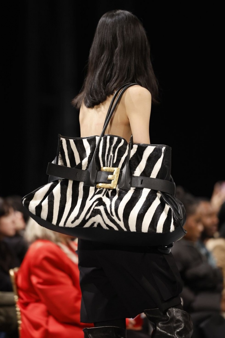 Xu hướng túi xách Thu Đông 2025 xứng đáng trở thành "bạn thân" của các nàng - 5