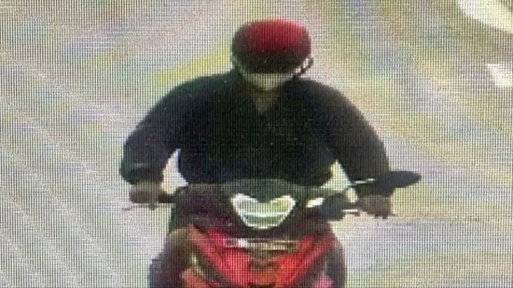 Hình ảnh Phạm An Định rồ ga bỏ chạy sau khi cướp giật điện thoại bị camera an ninh ghi lại. Ảnh: C.A