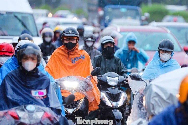 Hà Nội có mưa dông rải rác từ chiều 13/10.