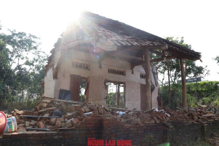 Ngôi nhà cũ của bà Trương Thị Hoạt chỉ còn là đống đổ nát