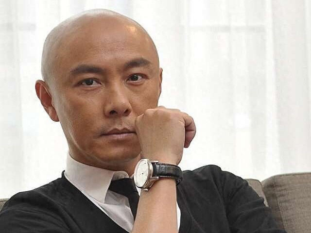 Bi kịch thơ ấu khiến Trương Vệ Kiện nhiều năm hận bố đẻ