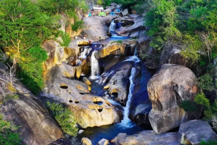 Hồ Vô Cực Khánh Hòa điểm check-in khiến du khách say lòng giữa núi rừng