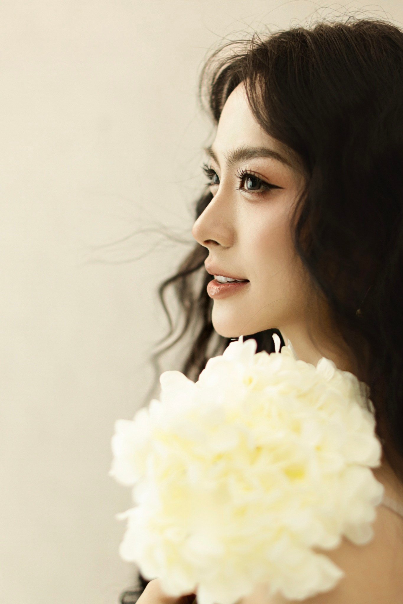 Á hậu Vân Nhi khoe vẻ đẹp ngọt ngào trong bộ ảnh mừng sinh nhật tuổi 20 - 1