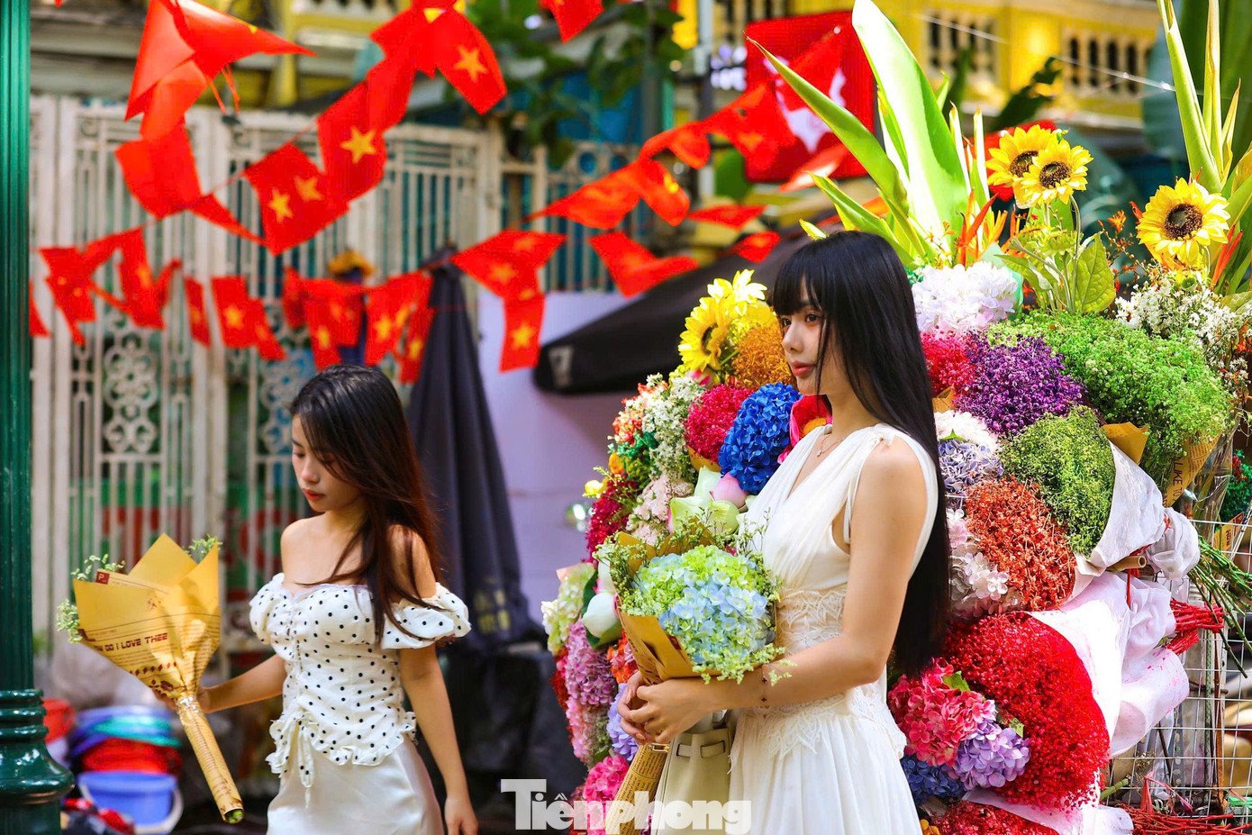 Sắc thu dịu dàng phủ khắp Hà Nội khiến lòng người đắm say - 17