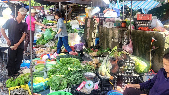 Giá rau xanh tăng rất mạnh sau mưa lũ