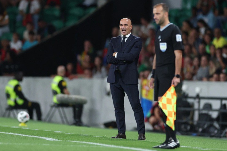 Bồ Đào Nha thắng vất vả: Ronaldo "không cần phải xin lỗi" dù đá hỏng 11m - 2