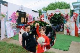 Yêu cô hàng xóm bên kia bức tường rào, chú rể Đồng Nai chỉ mất 30 giây rước dâu