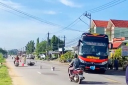 Xe khách va chạm liên hoàn, 2 vợ chồng đi xe máy tử vong