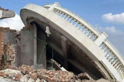 Tin tức trong ngày - Bộ Xây dựng chỉ đạo làm rõ vụ nhiều căn villa vỡ nát sau bão ở Hà Tĩnh