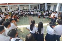 Giáo dục - du học - Vẫn có học sinh được dùng điện thoại ở trường sau quy định hạn chế, vì sao?