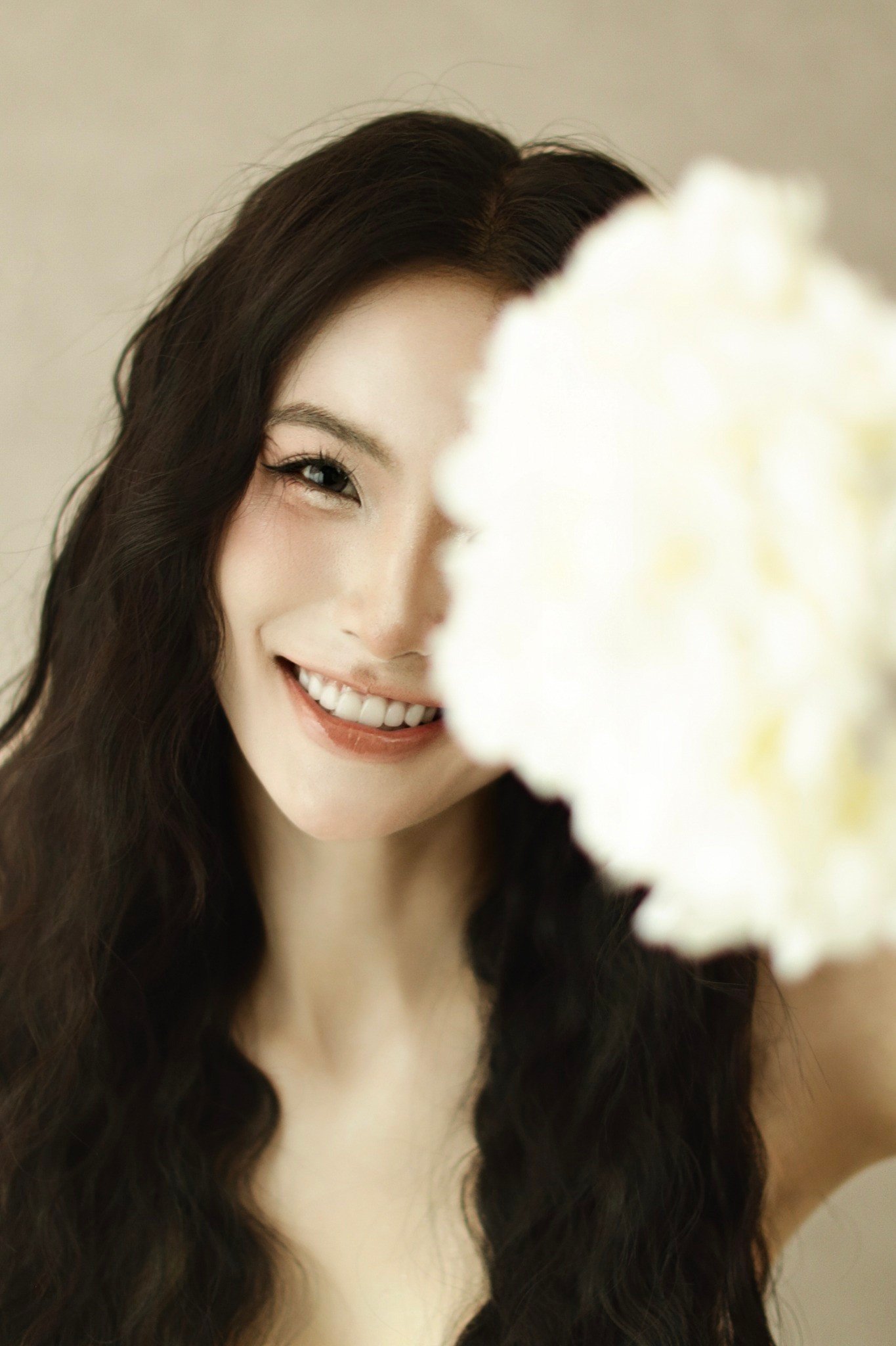 Á hậu Vân Nhi khoe vẻ đẹp ngọt ngào trong bộ ảnh mừng sinh nhật tuổi 20 - 4