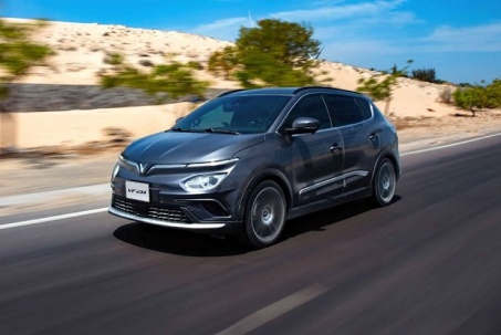 Giá xe VinFast VF e34 niêm yết và lăn bánh tháng 10/2025