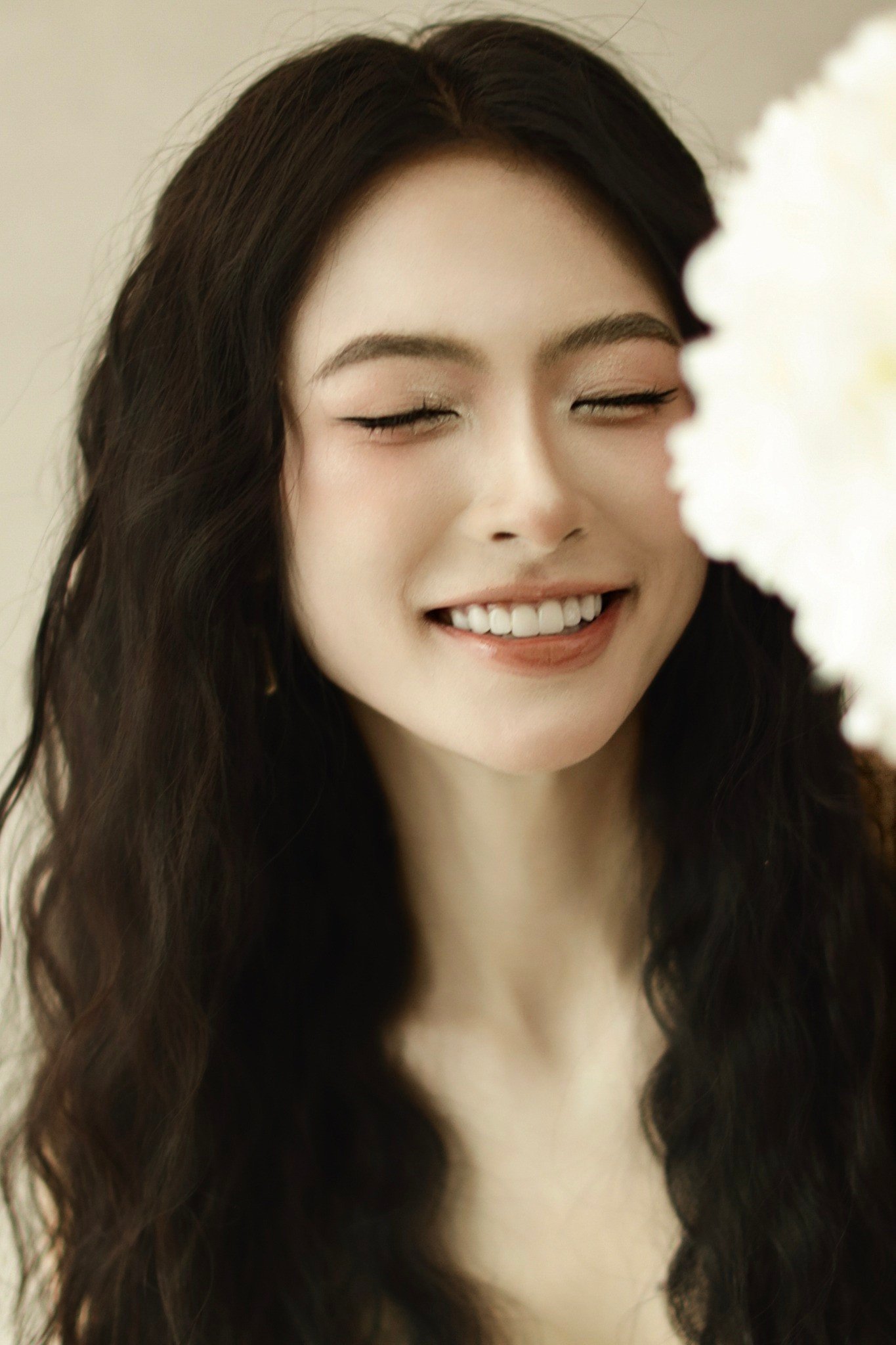 Á hậu Vân Nhi khoe vẻ đẹp ngọt ngào trong bộ ảnh mừng sinh nhật tuổi 20 - 5